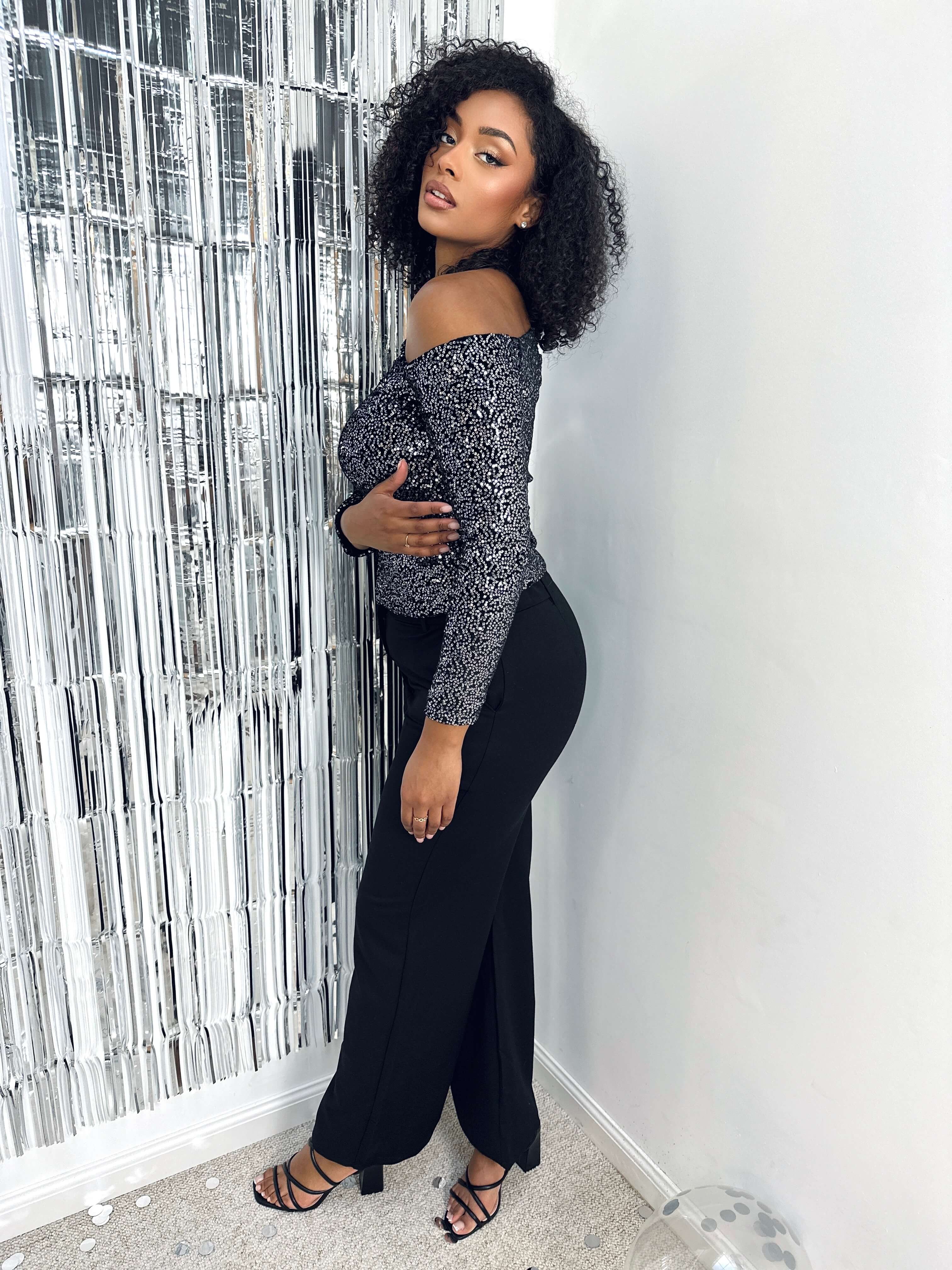 Haut asymétrique à sequins – CASSIE