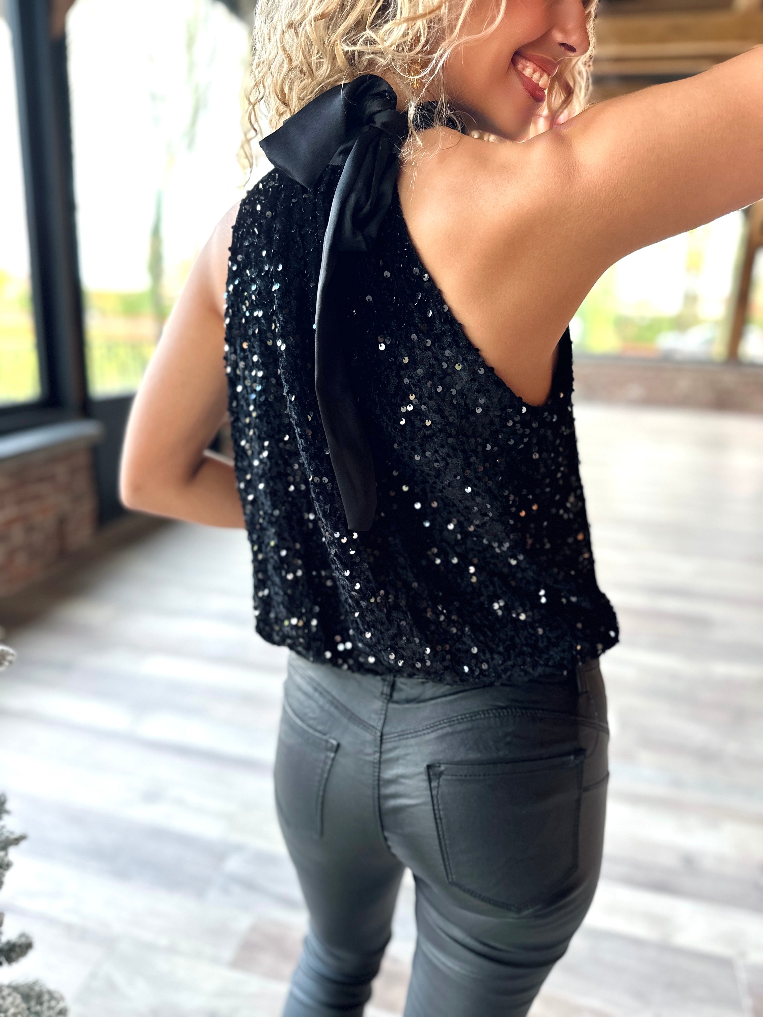 Top negro con lentejuelas - TINA