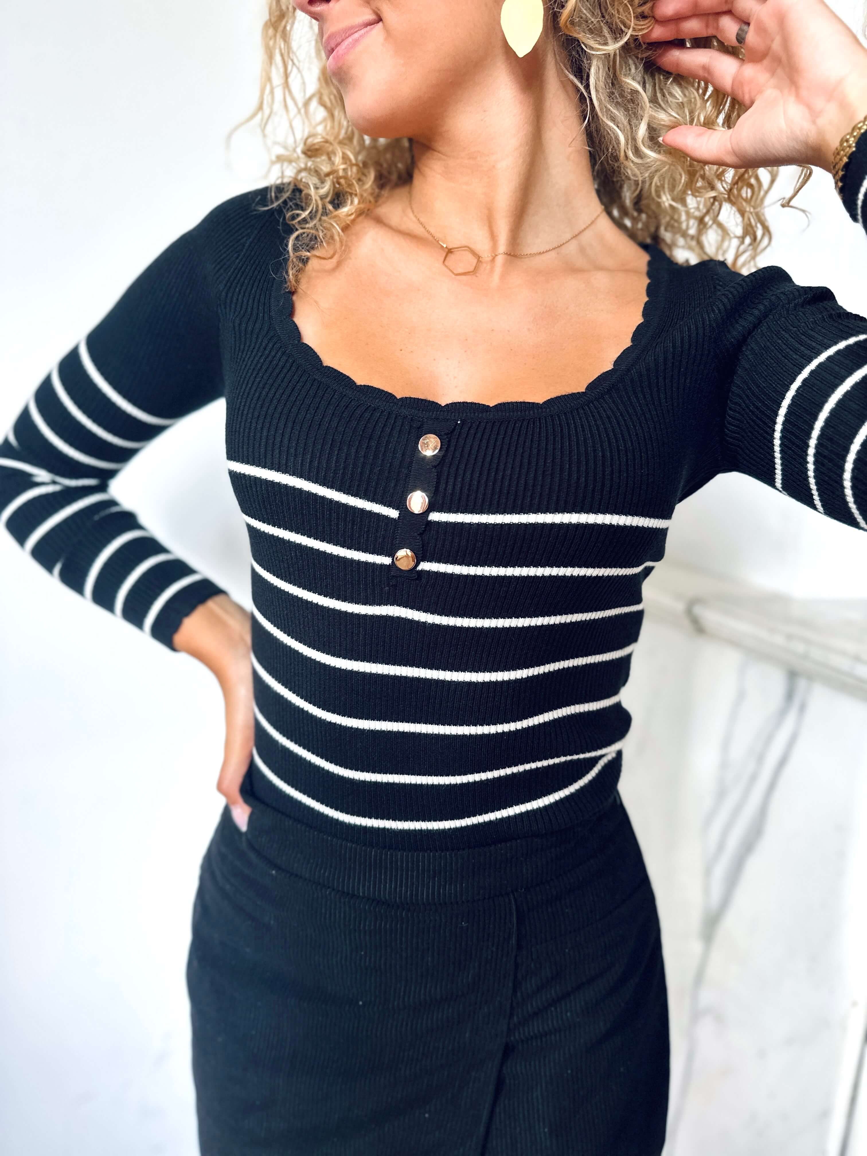 Pull noir - EMMY