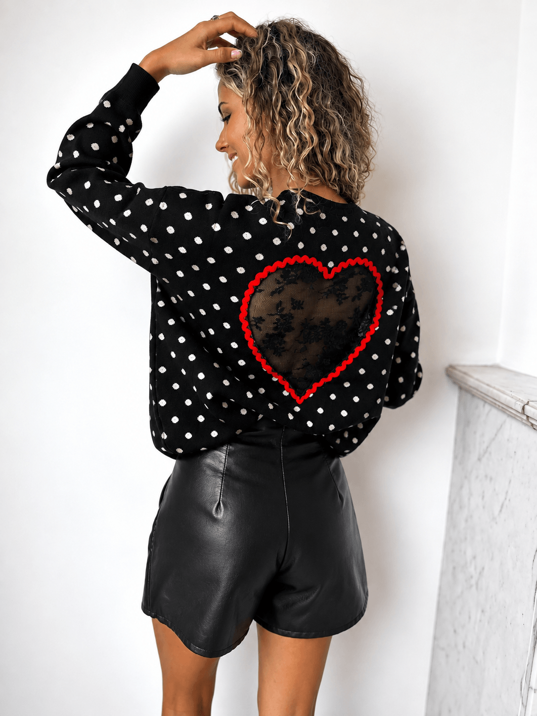 Pull noir.- ROSALIA
